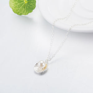 Seashell Pearl Necklace in 18K White Gold Plated