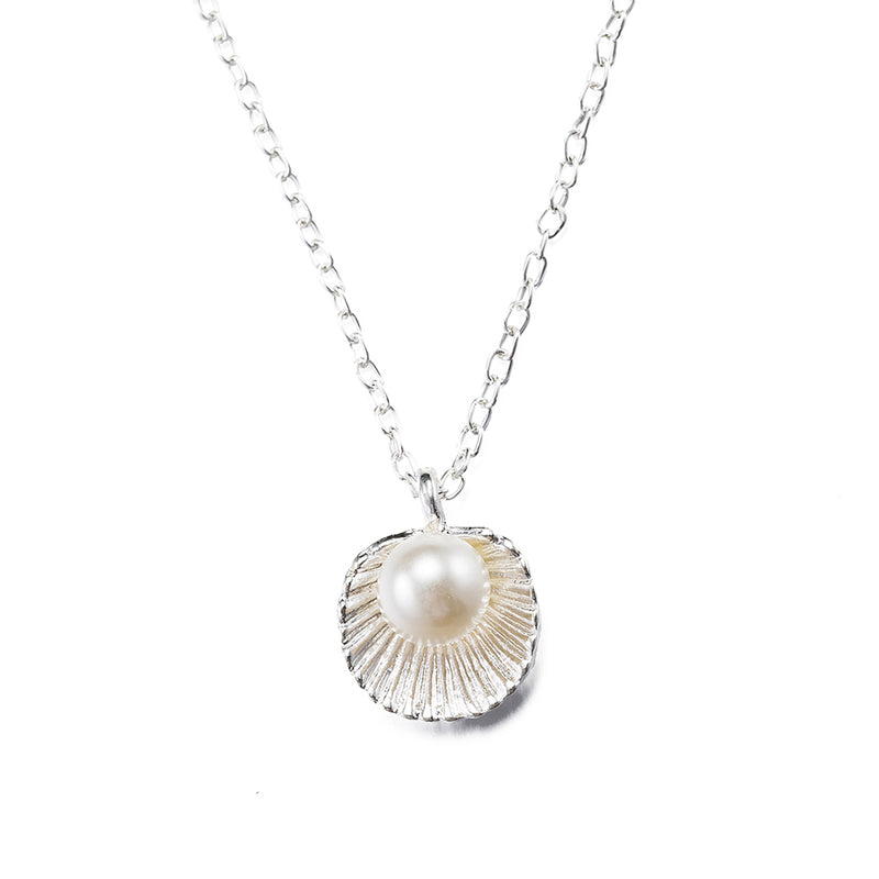 Seashell Pearl Necklace in 18K White Gold Plated