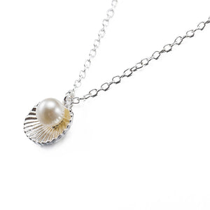 Seashell Pearl Necklace in 18K White Gold Plated