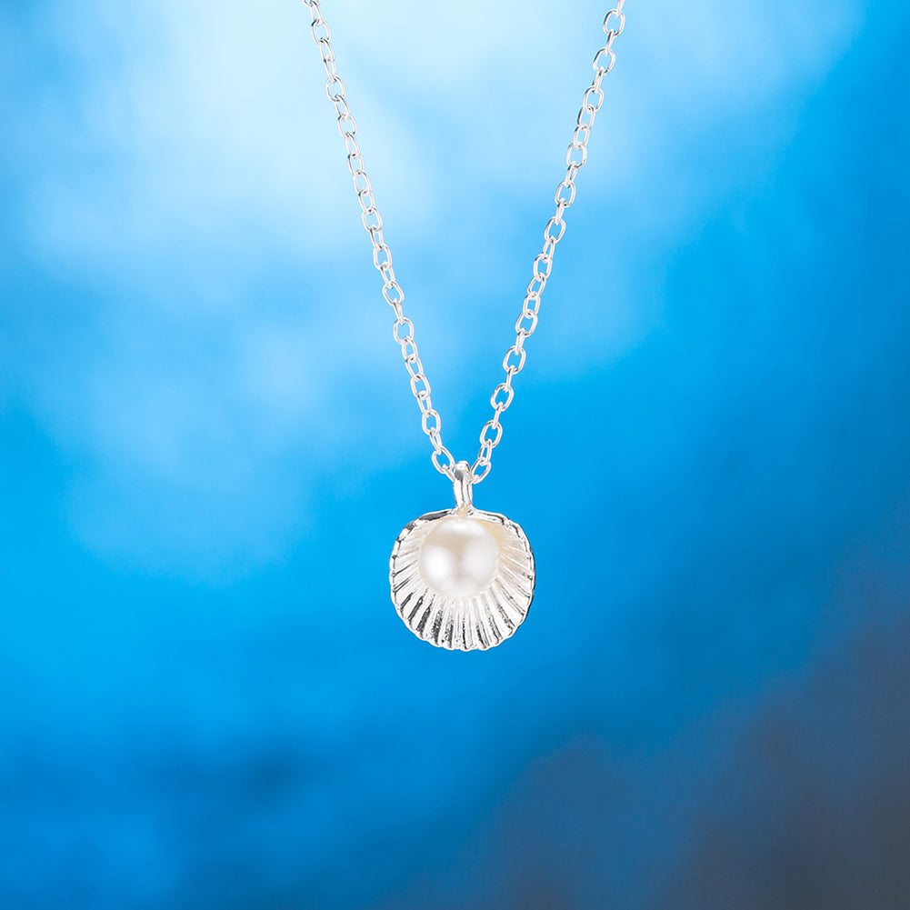 Seashell Pearl Necklace in 18K White Gold Plated