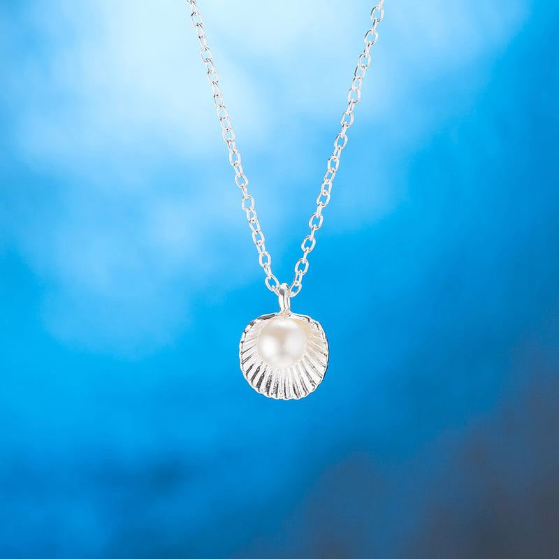 Seashell Pearl Necklace in 18K White Gold Plated