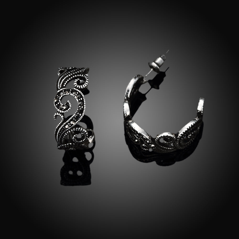 Filigre Black C Stud Earring in 18K White Gold Plated