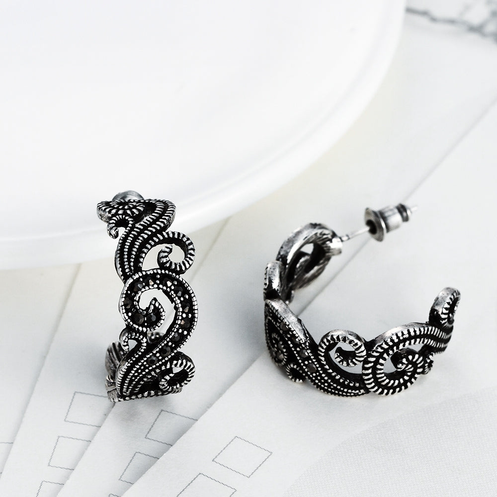 Filigre Black C Stud Earring in 18K White Gold Plated