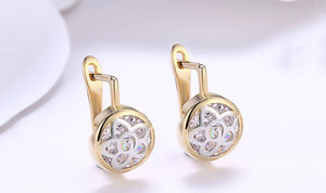 14K Gold Plating White Daisy Design Circular Clip On Earrings