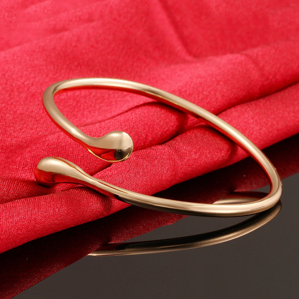 Drop Bangle in 14K Gold