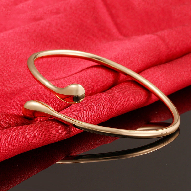 Drop Bangle in 14K Gold