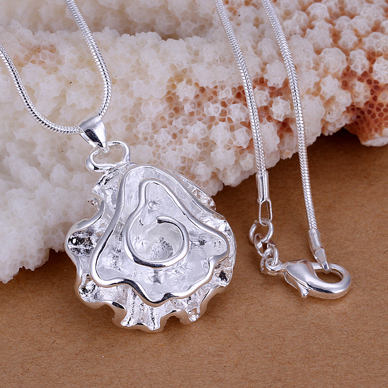 Seashell Coral Necklace in 18K White Gold Plated