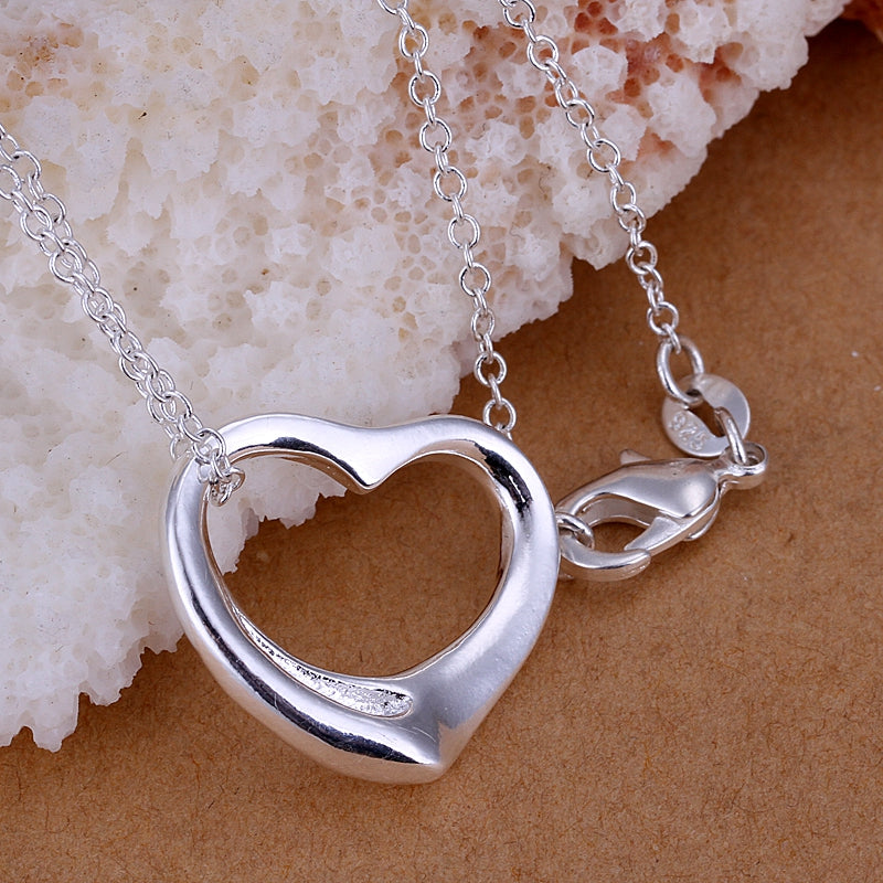Simple Heart Necklace in 18K White Gold Plated