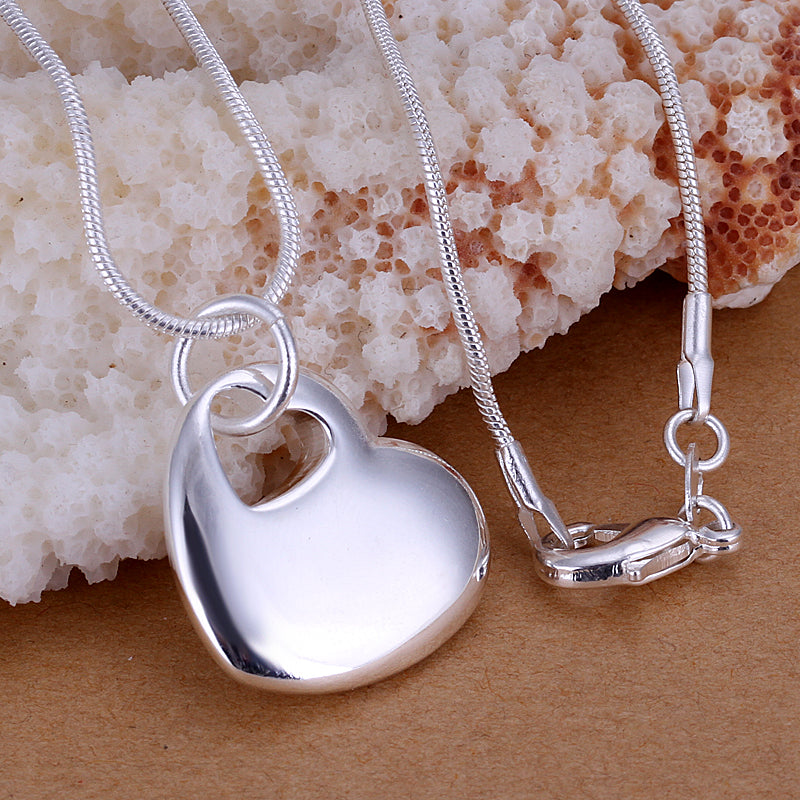 Smooth Heart Necklace in 18K White Gold Plated