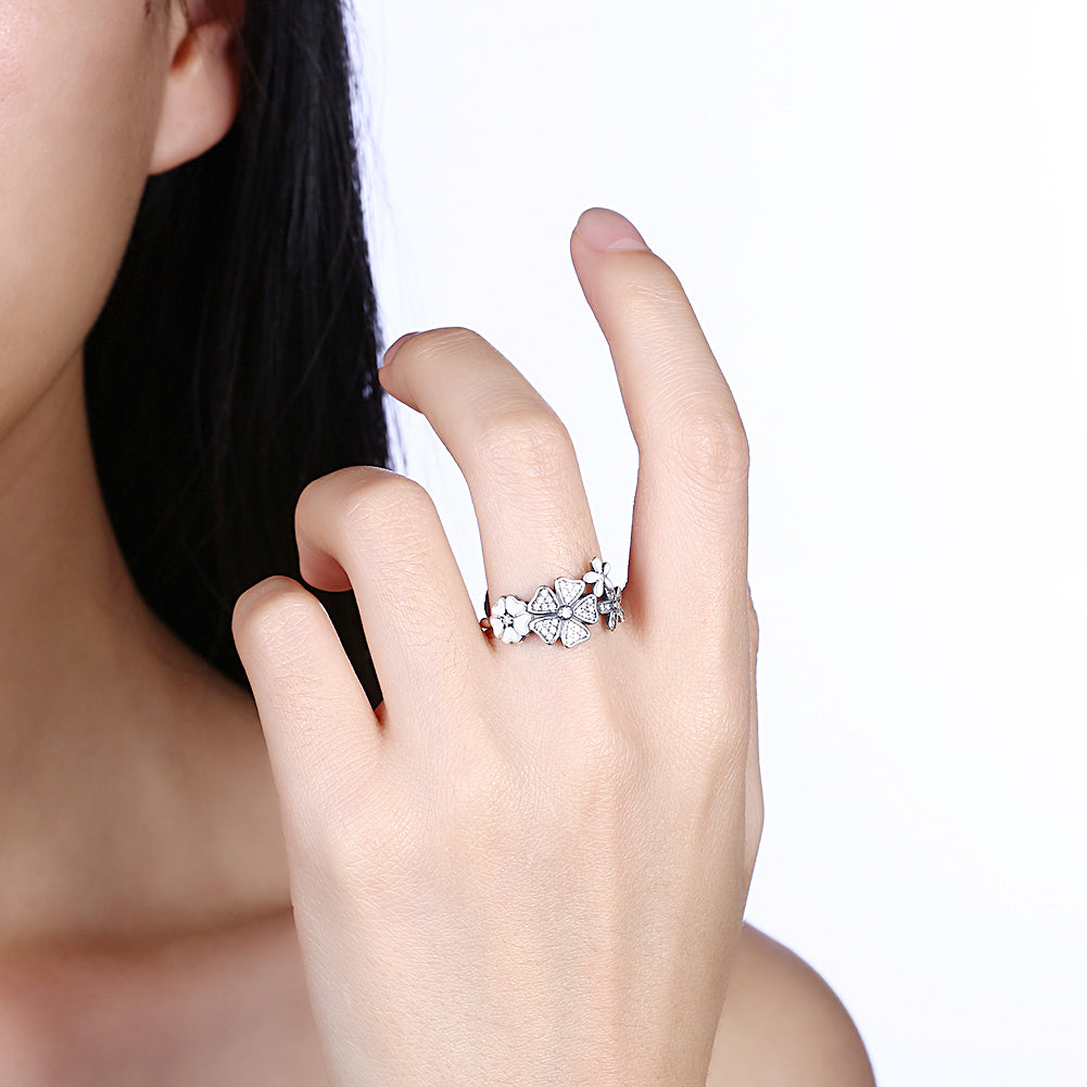 Sterling Silver Swarovski Floral Daisy Ring